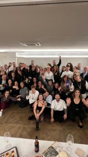 El entrenamiento es lo que nos conecta🏋🏻‍♀️💪🏽, pero lo que realmente nos impulsa es el gran equipo que formamos.Este viernes celebramos la primera cena de Navidad 🎄 AM Training: risas, charlas, anécdotas y esa sensación de pertenecer a algo más grande que un simple centro de entrenamiento.Gracias a tod@s. Seguiremos creciendo juntos, dentro y fuera del centro de entrenamiento. 🙌🔥